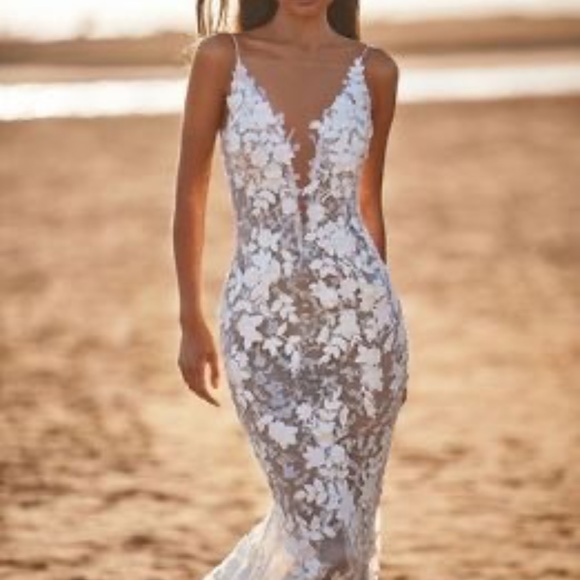 Milla Nova Wedding Dress - Picture 5 of 10